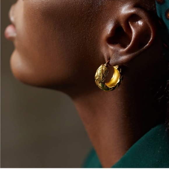 GOLD 18k Gold Plated Chunky Earrings - Picture 2 of 3